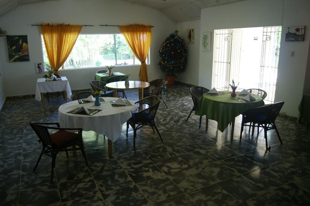 San San Tropez Hotel Port Antonio Luaran gambar